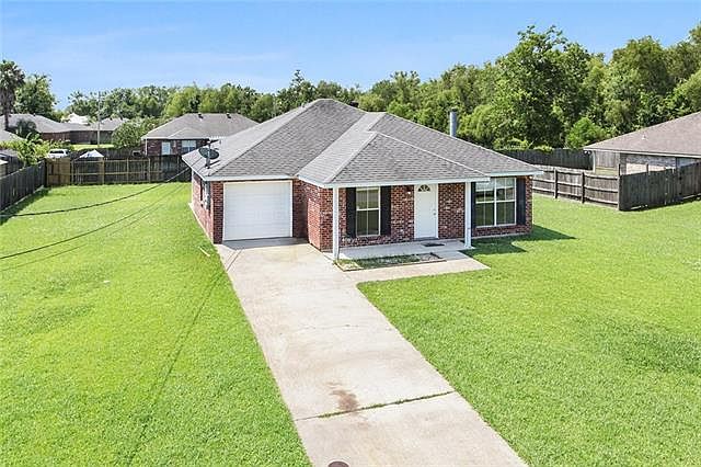 1st image of 409 Pelican Ln