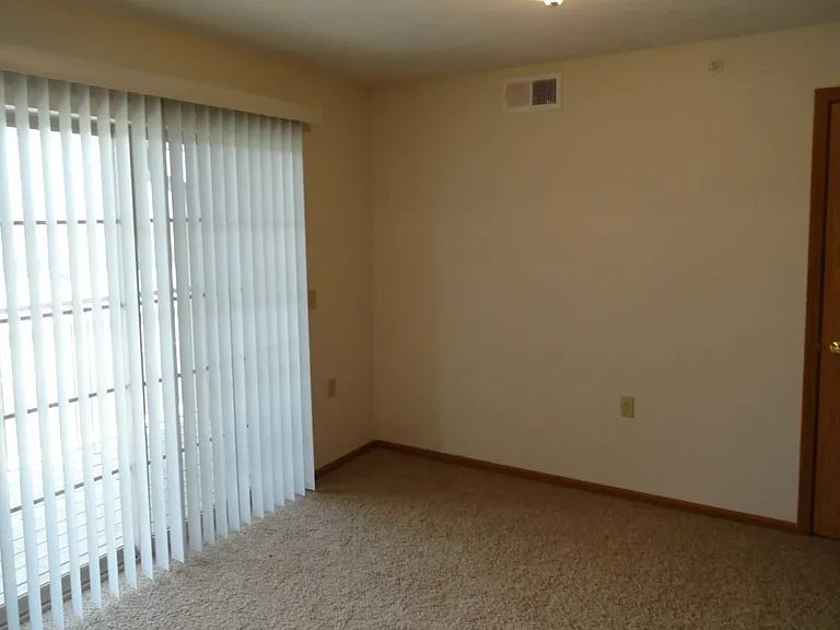 Elkhorn Ridge Apartments — Photo 9