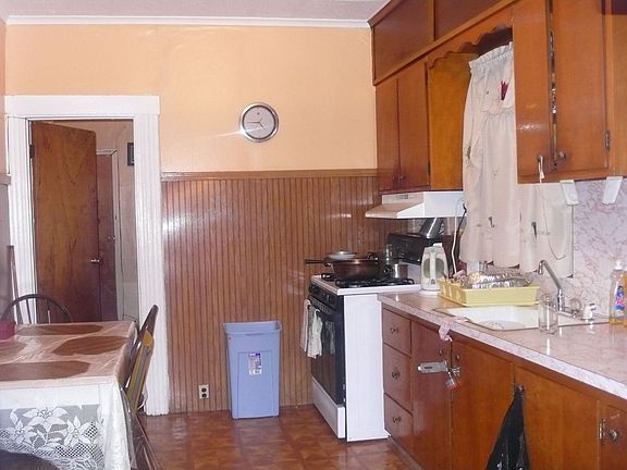 3rd image of 206 Park Ave