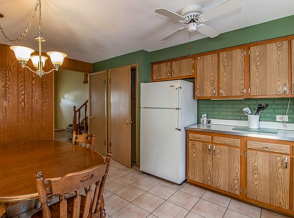 5th image of 220 Pinecroft Dr