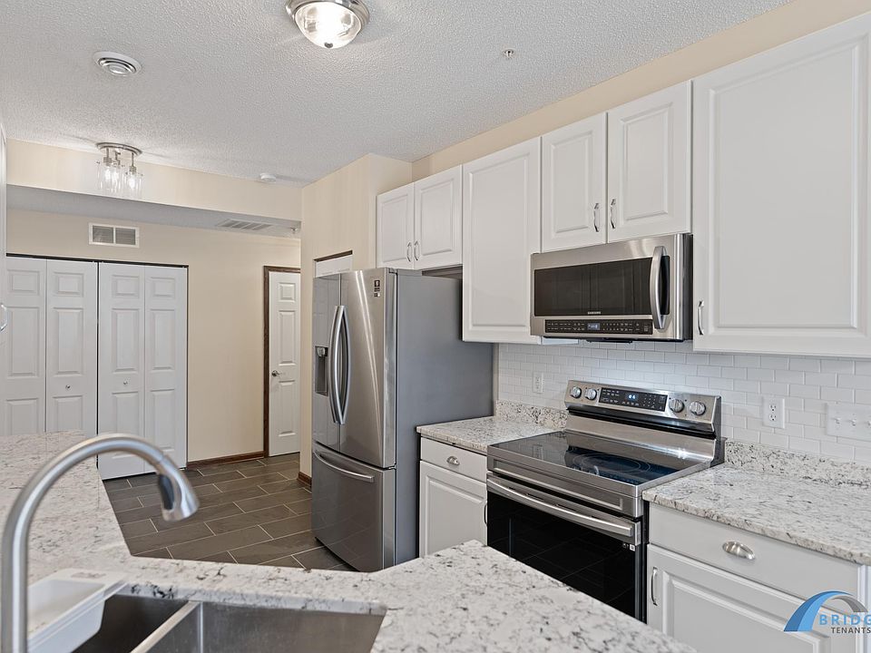 5050 Holly Ln N UNIT 5, Minneapolis, MN 55446 | Zillow