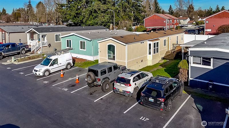 4th image of 210 37th St SE #8