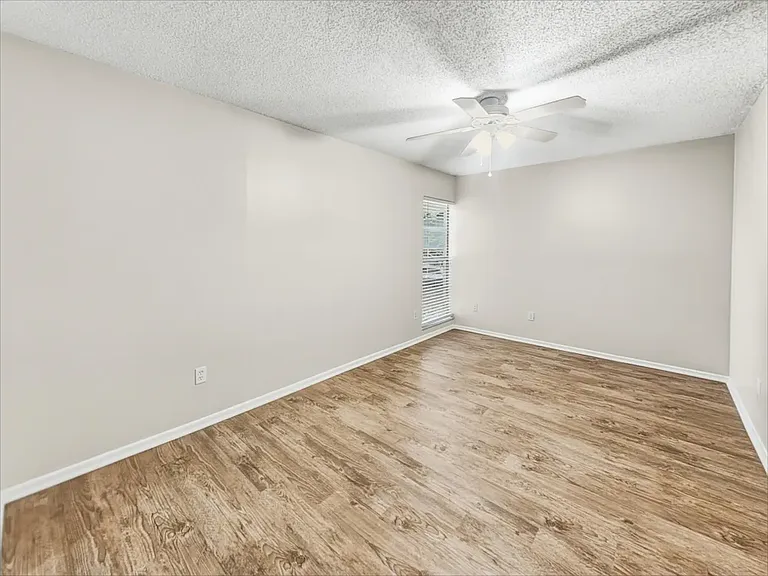 1171 La Mesa Ave — Photo 12