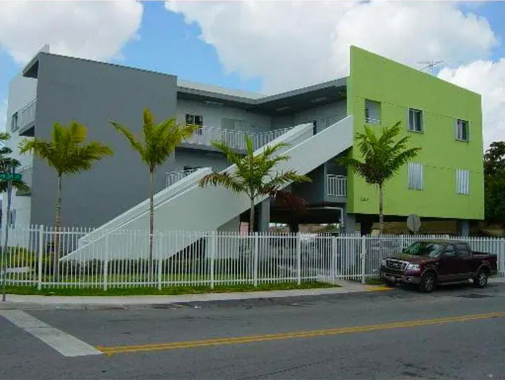 2 bed, 2.0 bath, 789 sqft, $2,400 — Photo 2