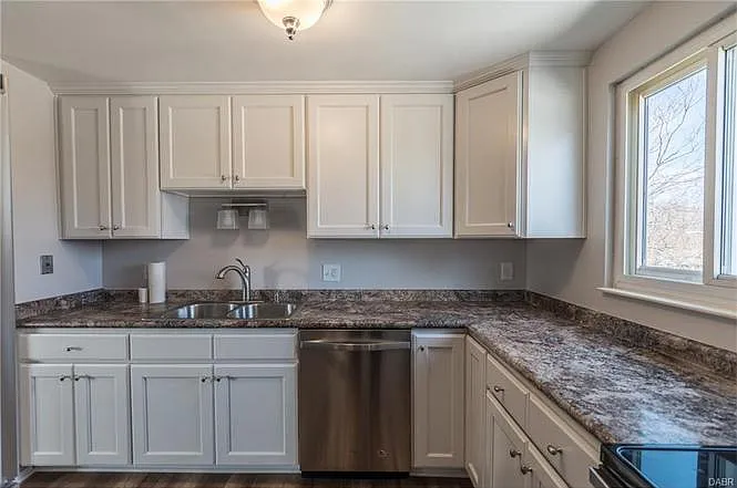 3 bed, 1.5 bath, 1508 sqft, $2,400 — Photo 3