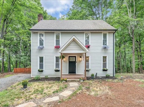 20 Ledges Cir, Hardy, VA 24101