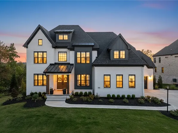 2004 Caymus Ct, Baden, PA 15005