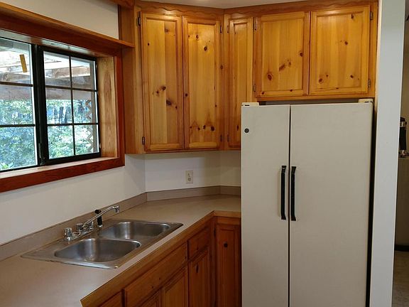 4th image of 19250 Benson Ln