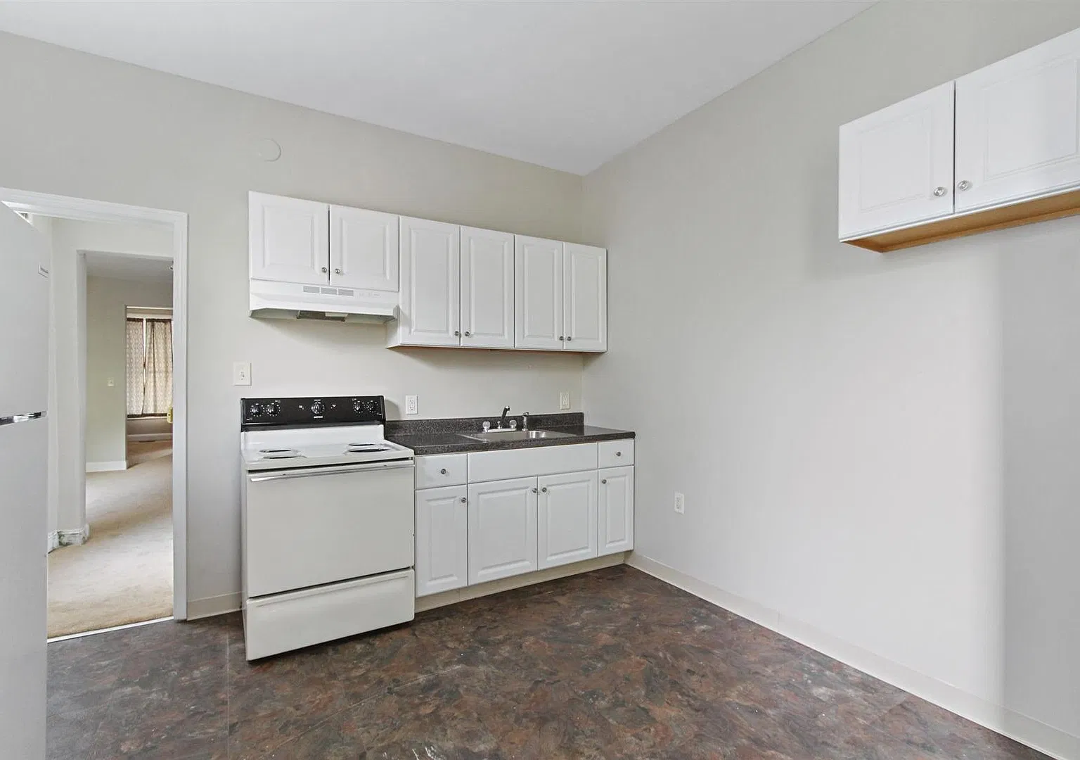 357 E Philadelphia Street — Photo 2
