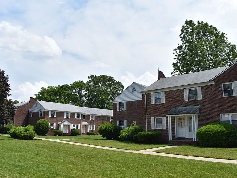 Michael Manor Apartment Homes — Photo 16