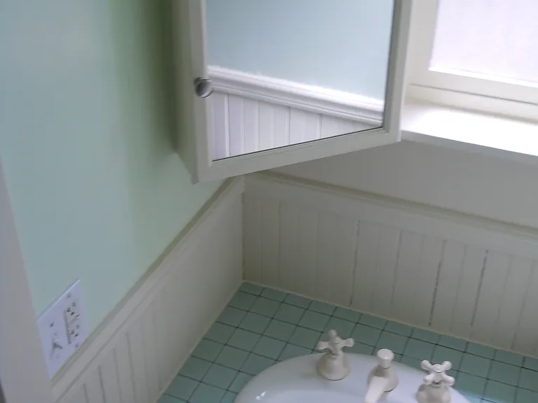 Half bath sink