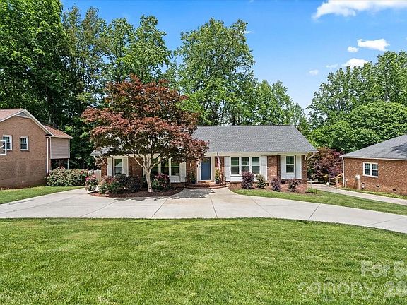 3rd image of 3741 Riverbend Rd