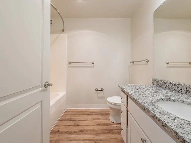 303 NE 16th Ave — Photo 109
