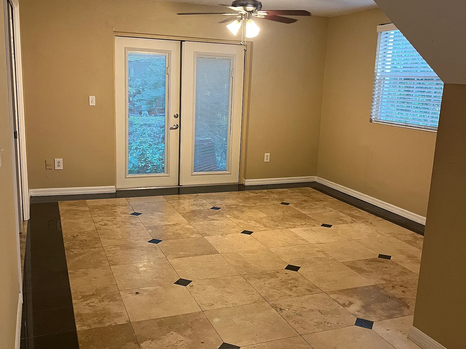 3 bed, 1400 sqft, $2,295 — Photo 2