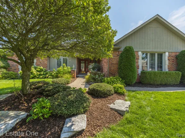 6658 Mountain Dr, Troy, MI 48098