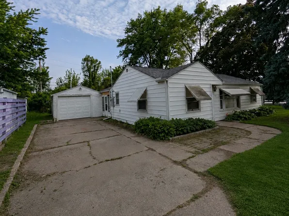 518 16th Ave, Silvis, IL 61282