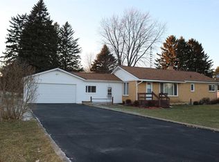 5221 N Luce Rd, Alma, MI 48801