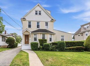38 Wood St, Lynbrook, NY 11563