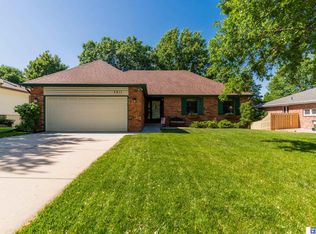 7311 Twin Oaks Rd, Lincoln, NE 68516