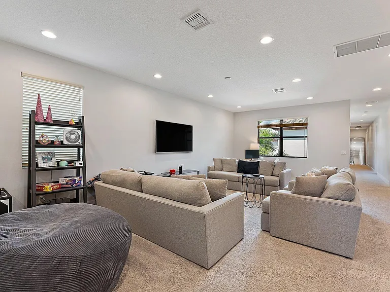1077 Faulkner Ter — Photo 30