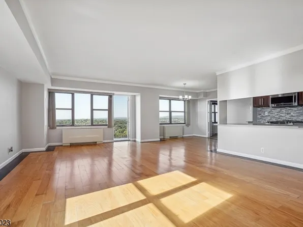 285 Aycrigg Ave #22K, Passaic City, NJ 07055