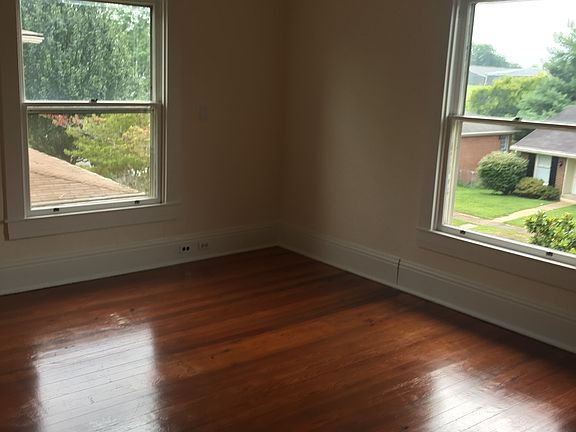 4th image of 802 Magnolia Ave