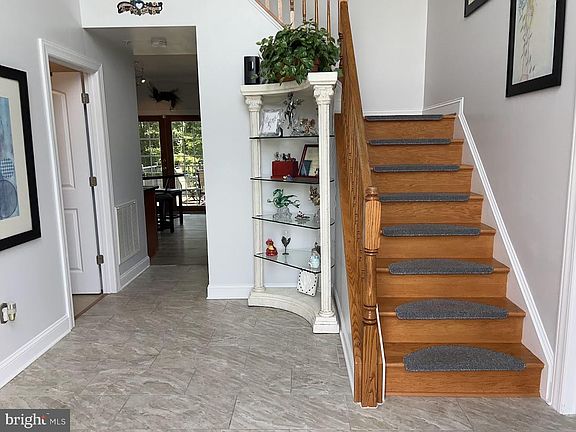 4th image of 210 Long Hill Ct