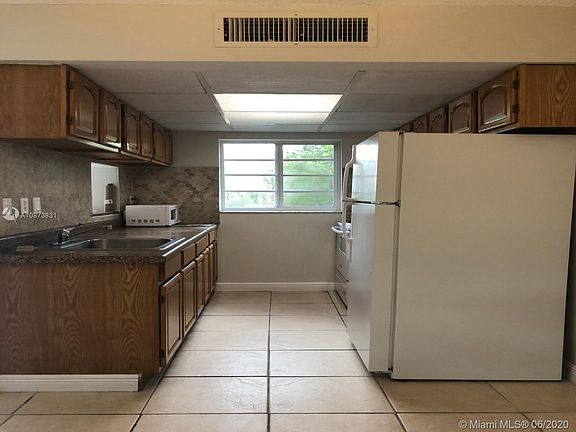 5th image of 9390 W Flagler St APT 223C