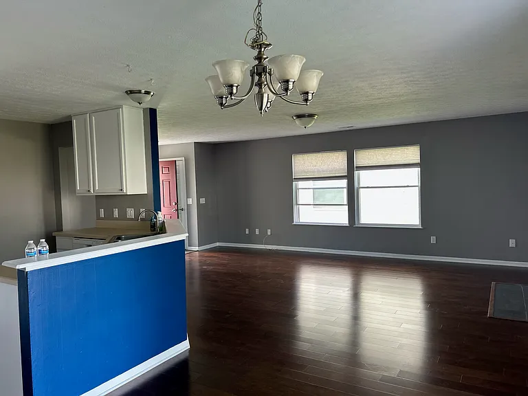 5095 Maple Valley Dr — Photo 3
