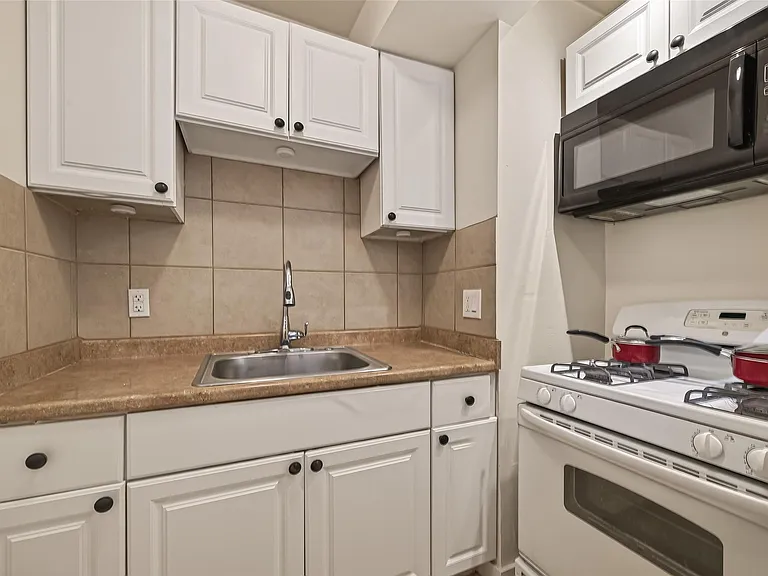 2021 Southgate Blvd #4 — Photo 8