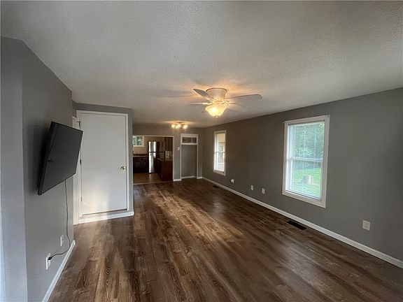 4th image of 322 B St