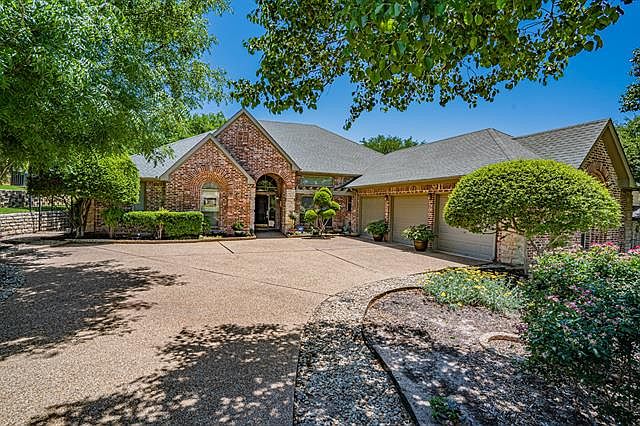 1st image of 5215 Fairway Cir