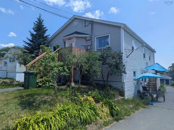 138 Albro Lake Rd, Halifax, NS B3A 3Z1
