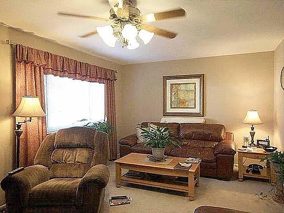 3rd image of 105 Catalpa Dr