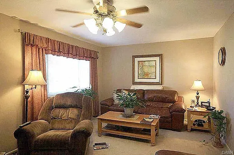 105 Catalpa Dr — Photo 3
