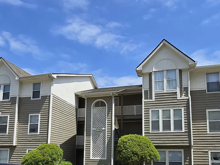 1021 Wood Creek Dr #6 — Photo 1