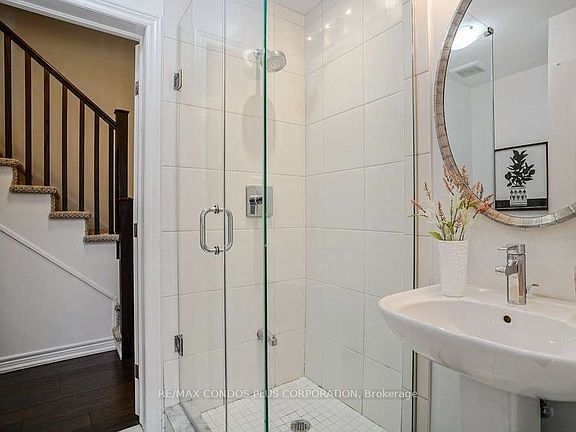 3rd image of 2299 Natasha Cir
