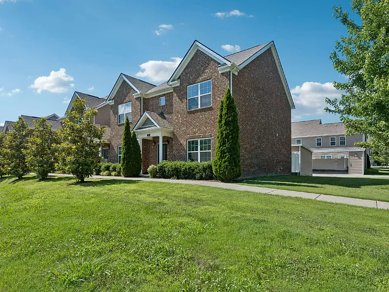 248 Rowlette Cir — Photo 1