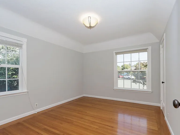 88 Southgate St — Photo 26