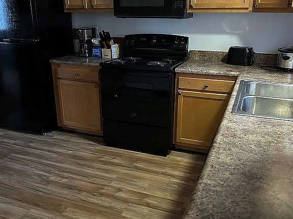 3rd image of 119 Honeysuckle Ln