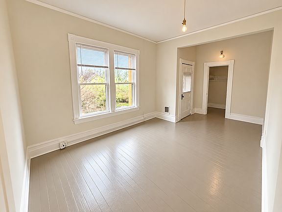 3rd image of 2325 SE Taylor St APT 4