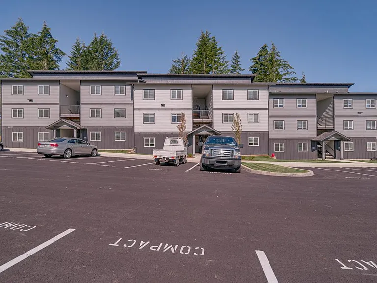 Riverbend Apartments — Photo 8