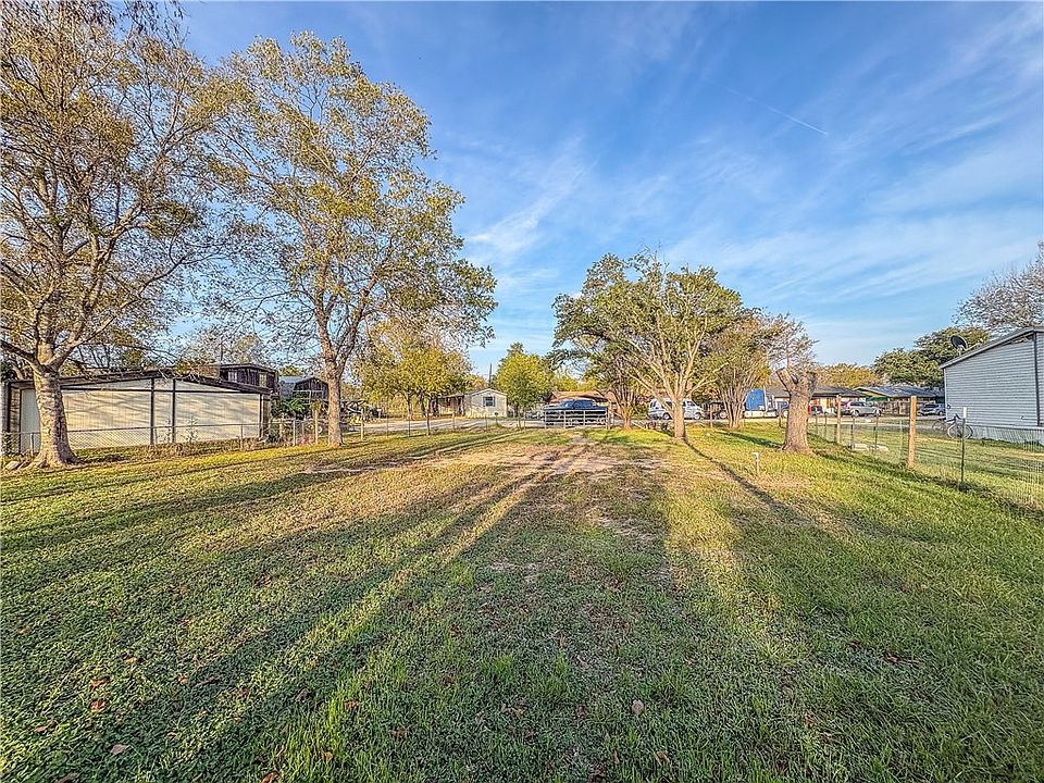 1st image of 907 Westview Cir