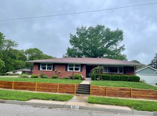 2877 SW College Ct, Topeka, KS 66611