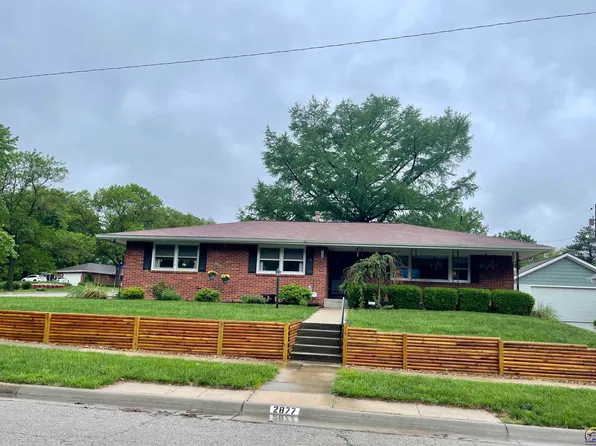 2877 SW College Ct, Topeka, KS 66611