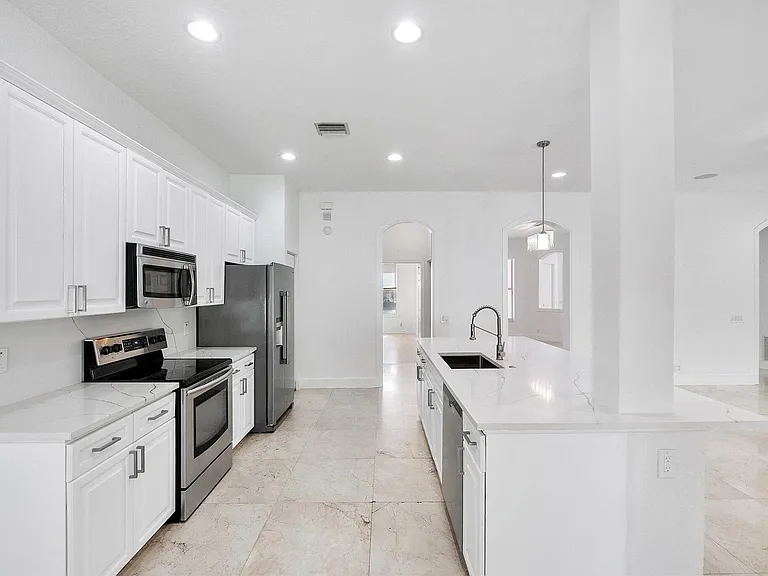 2013 Harbor View Cir — Photo 6