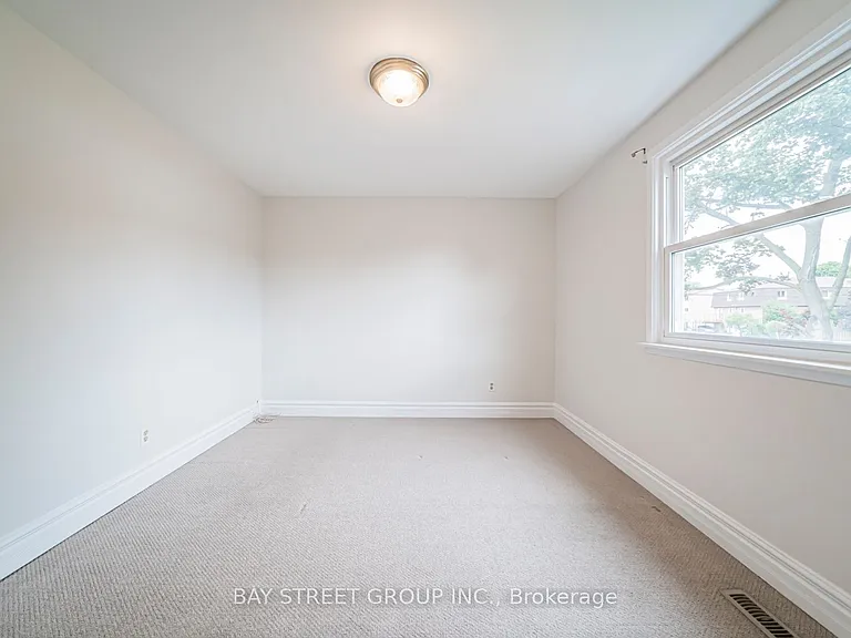 296 Killdeer St W — Photo 9