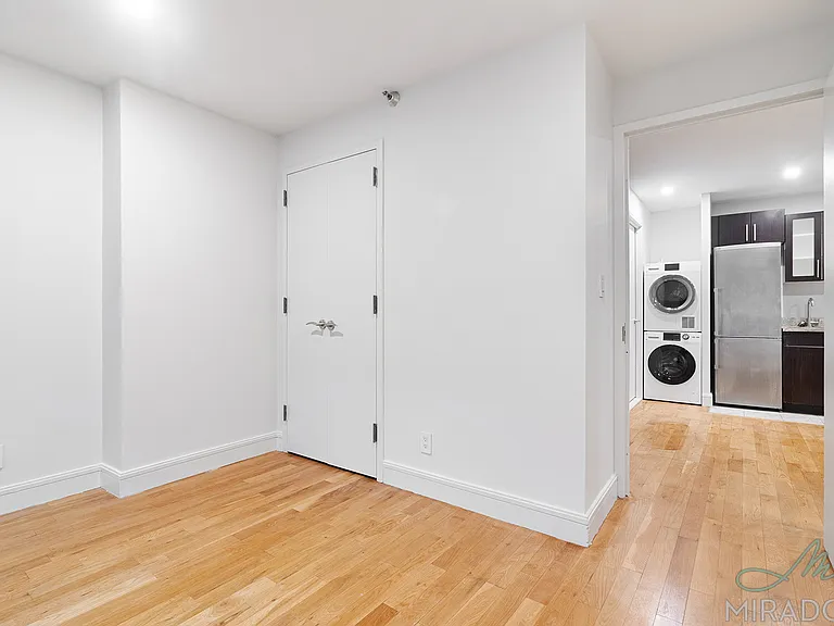 636 E 11th St #2G — Photo 8