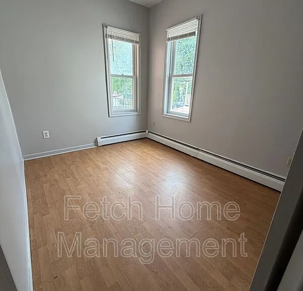 225 Front St — Photo 16