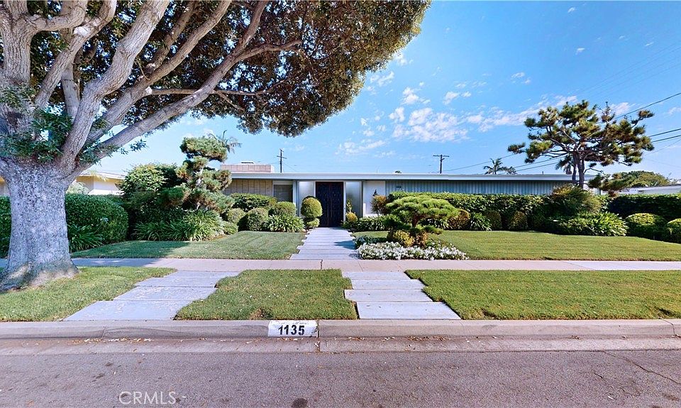 1st image of 1135 E Amelia Dr